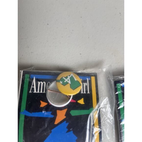 American Girl Pin Set American Girl Doll Grin Pins Lot of 2 Sealed Package NEW - Picture 7 of 8